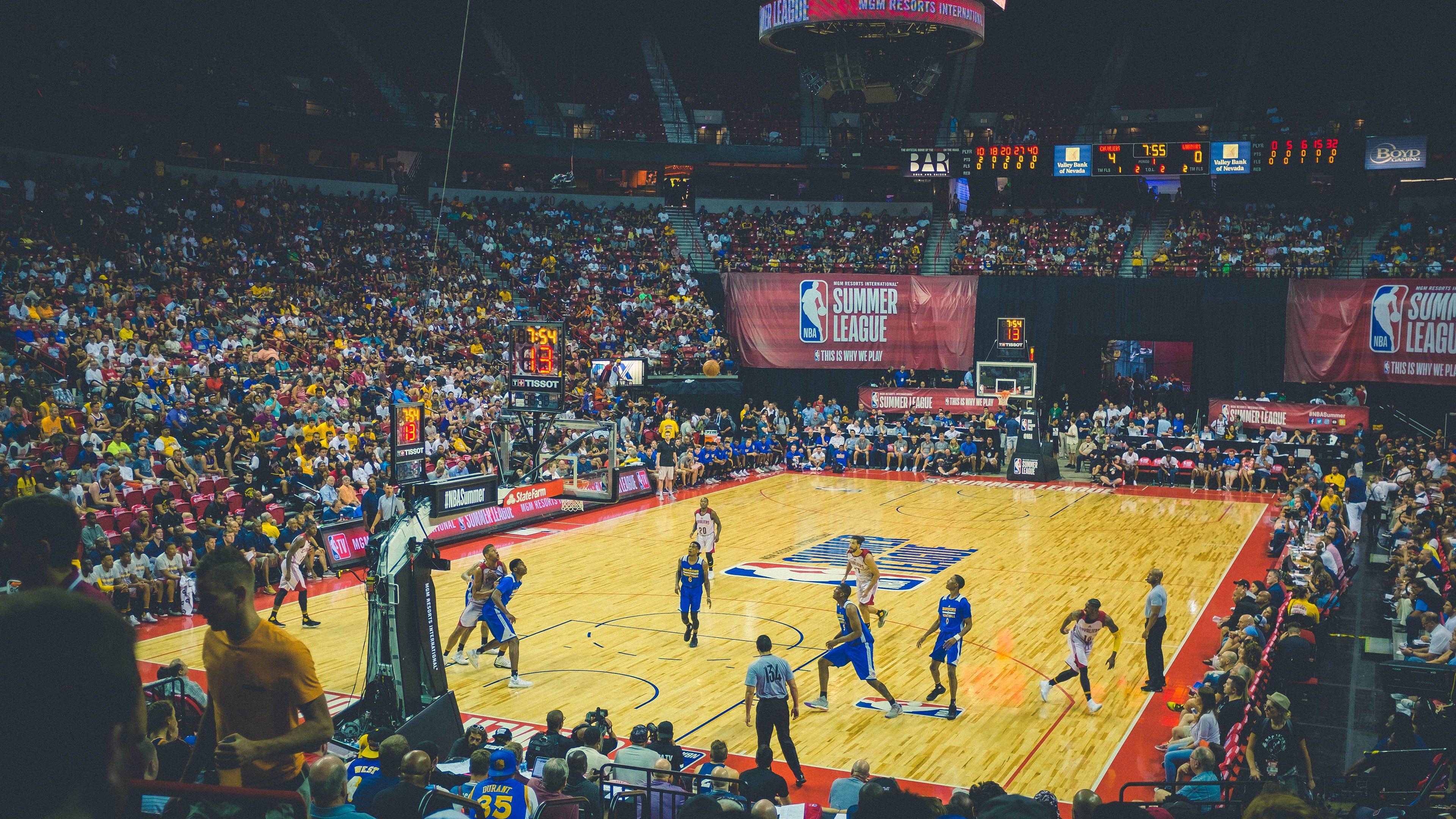 末节之王再显神威！福克斯独砍23分率队逆转胜