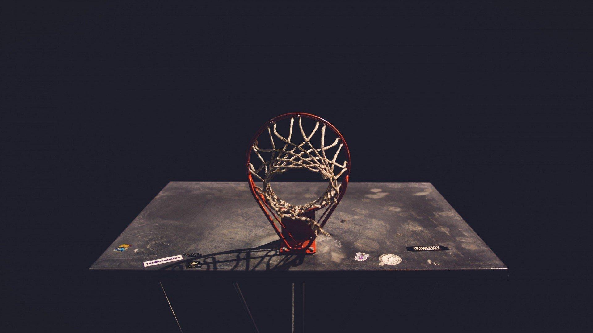 新生代崛起！圣安东尼奥新星卡斯尔晒照庆祝淘汰湖人，剑指拉斯维加斯